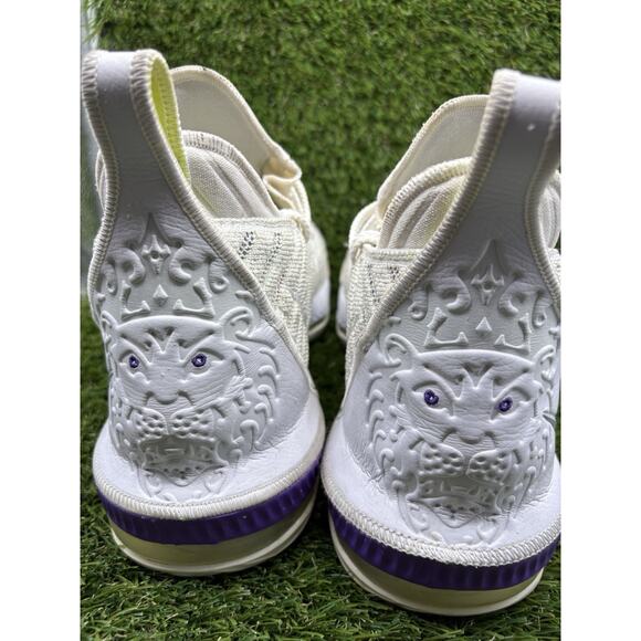 Nike Lebron XVI 16 Buzz Lightyear Sneakers A02588-102 White Knit Sz 11